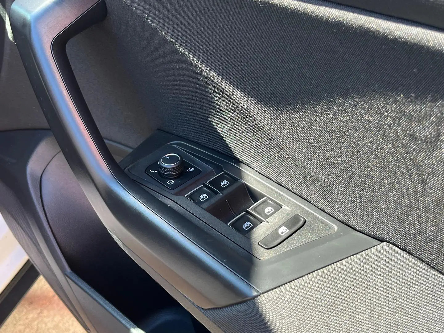 2021 Volkswagen T-Roc Gallery Image 18