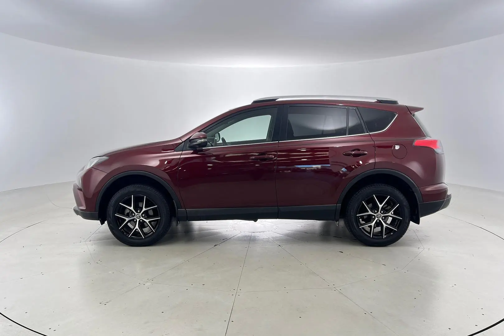 2016 Toyota RAV4 Gallery Image 8