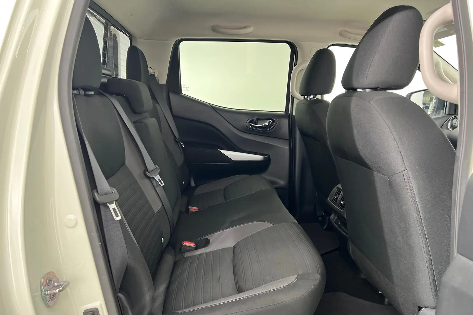 2021 Nissan Navara Gallery Image 17