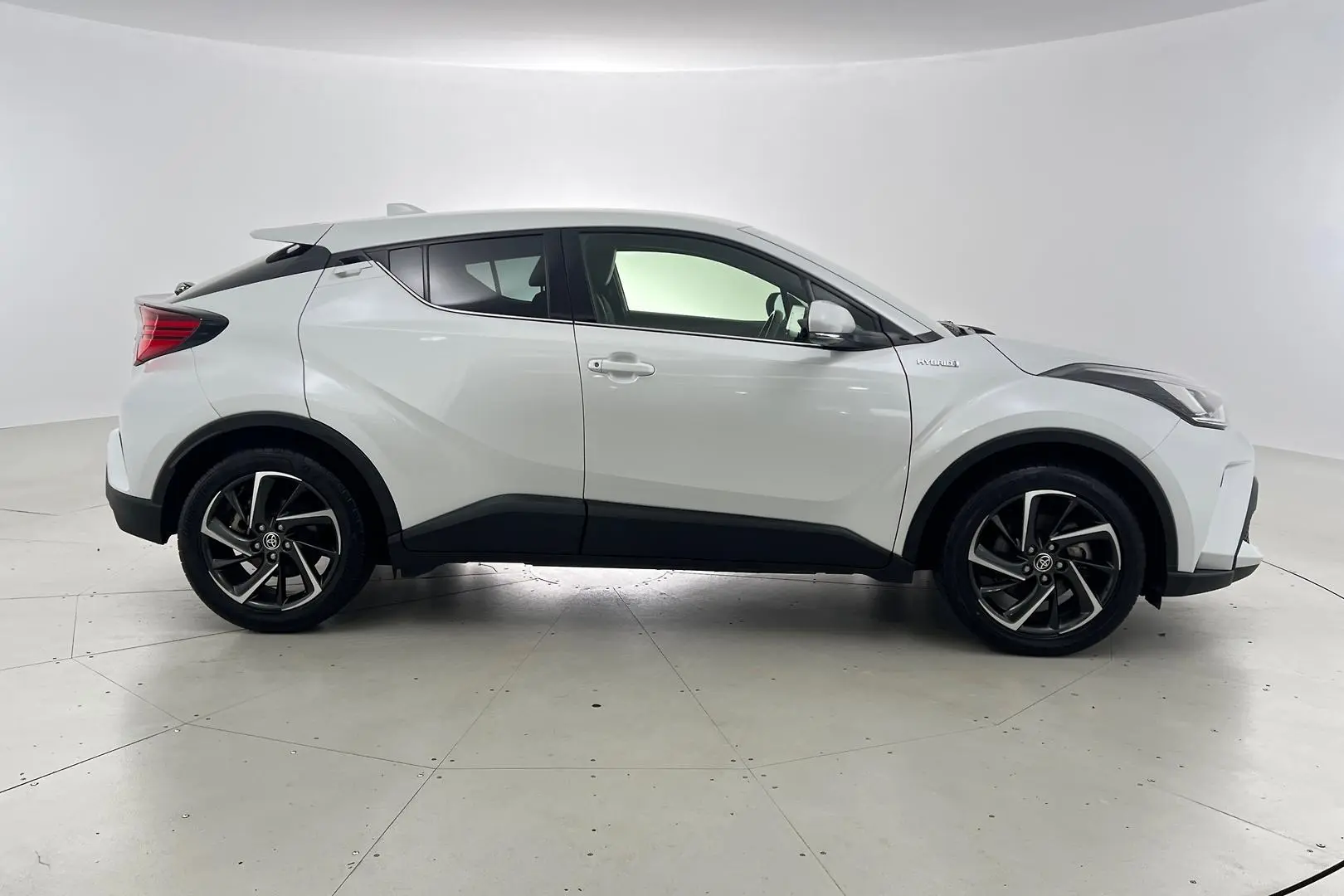 2022 Toyota C-HR Gallery Image 5