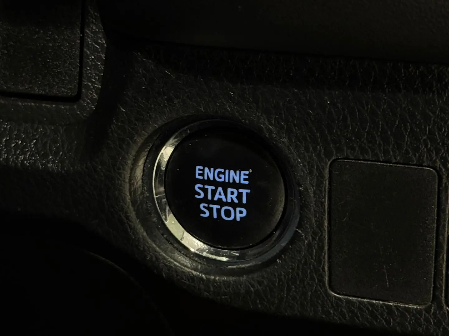 2016 Toyota RAV4 Gallery Image 25