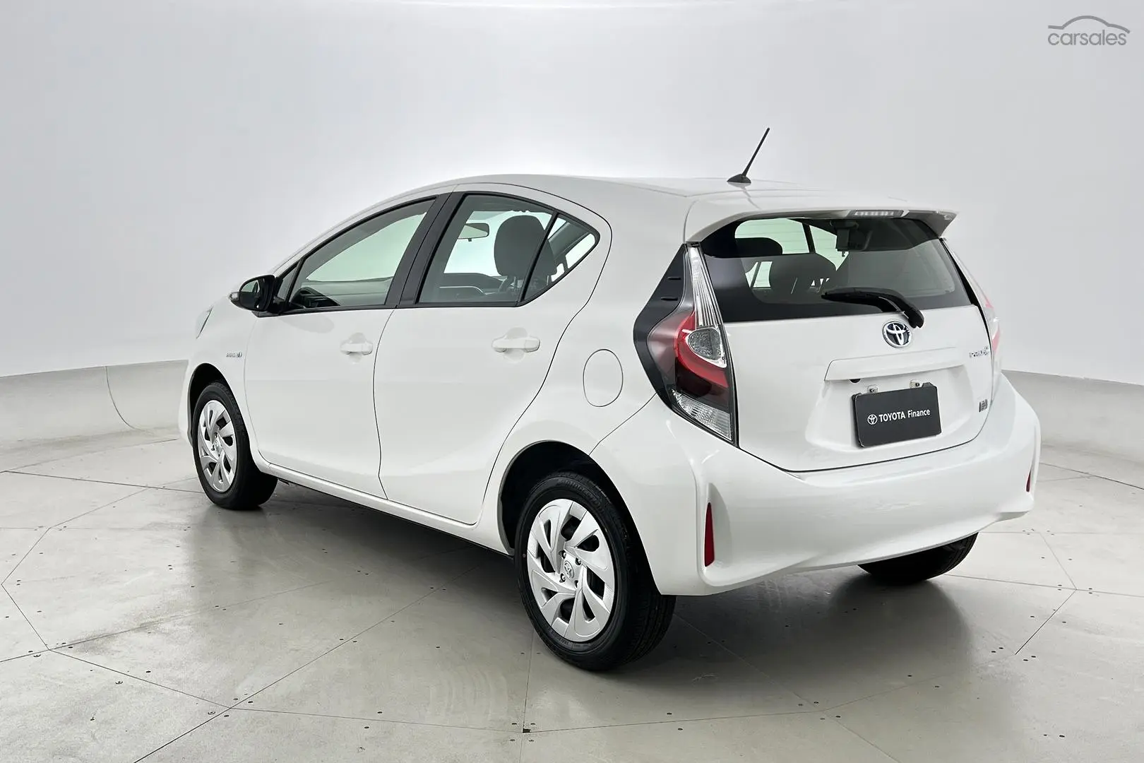 2020 Toyota Prius C Image 11