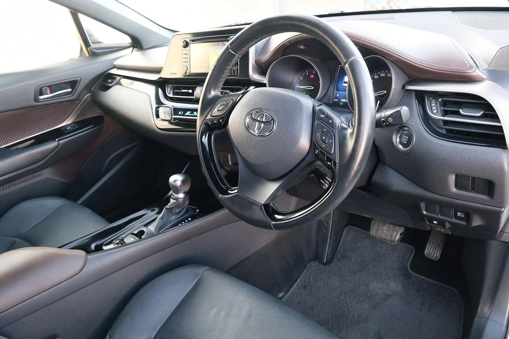 2018 Toyota C-HR Gallery Image 7