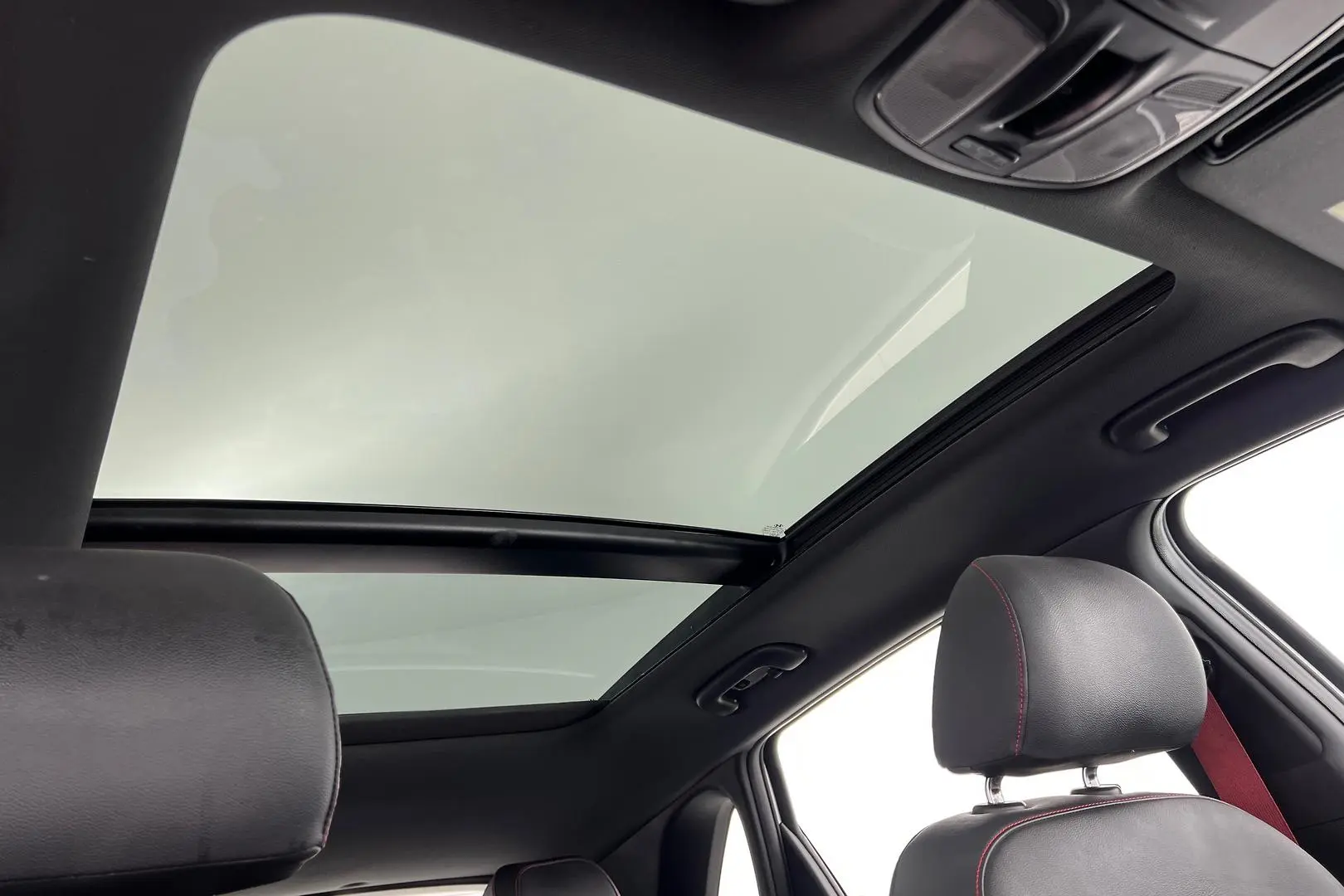 2018 Hyundai i30 Gallery Image 13