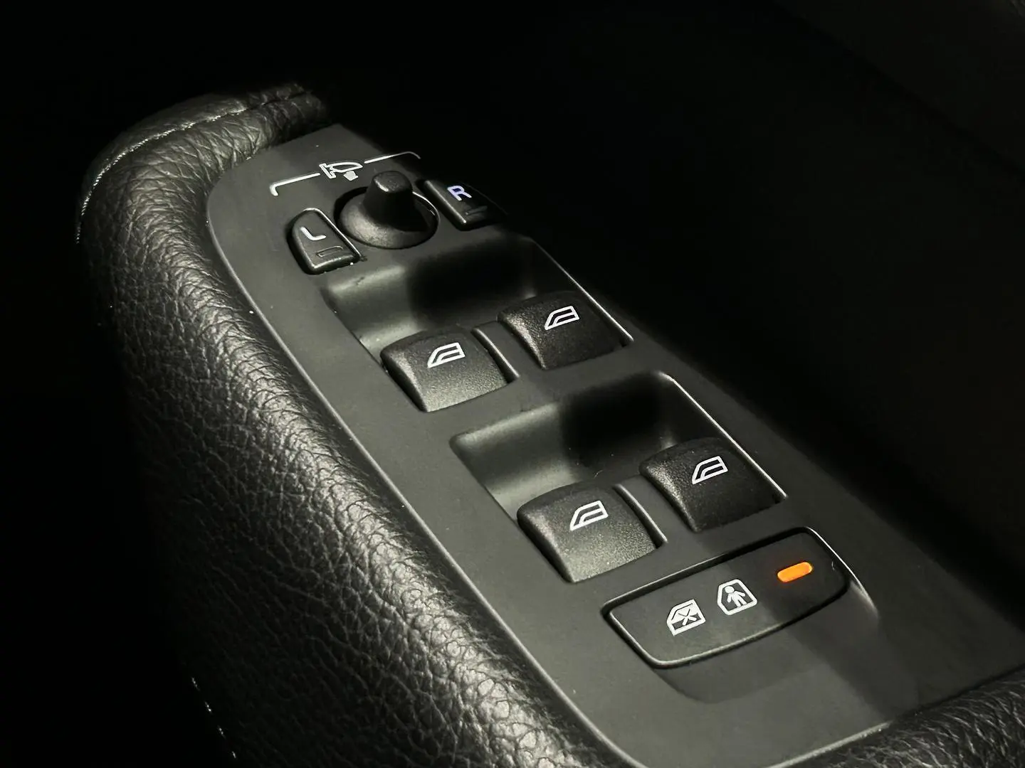 2020 Volvo XC60 Gallery Image 22