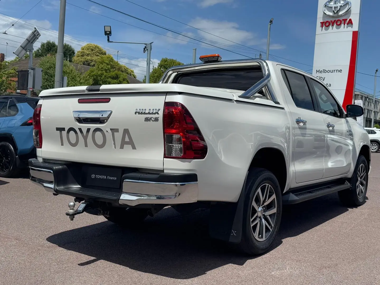 2019 Toyota Hilux Gallery Image 4