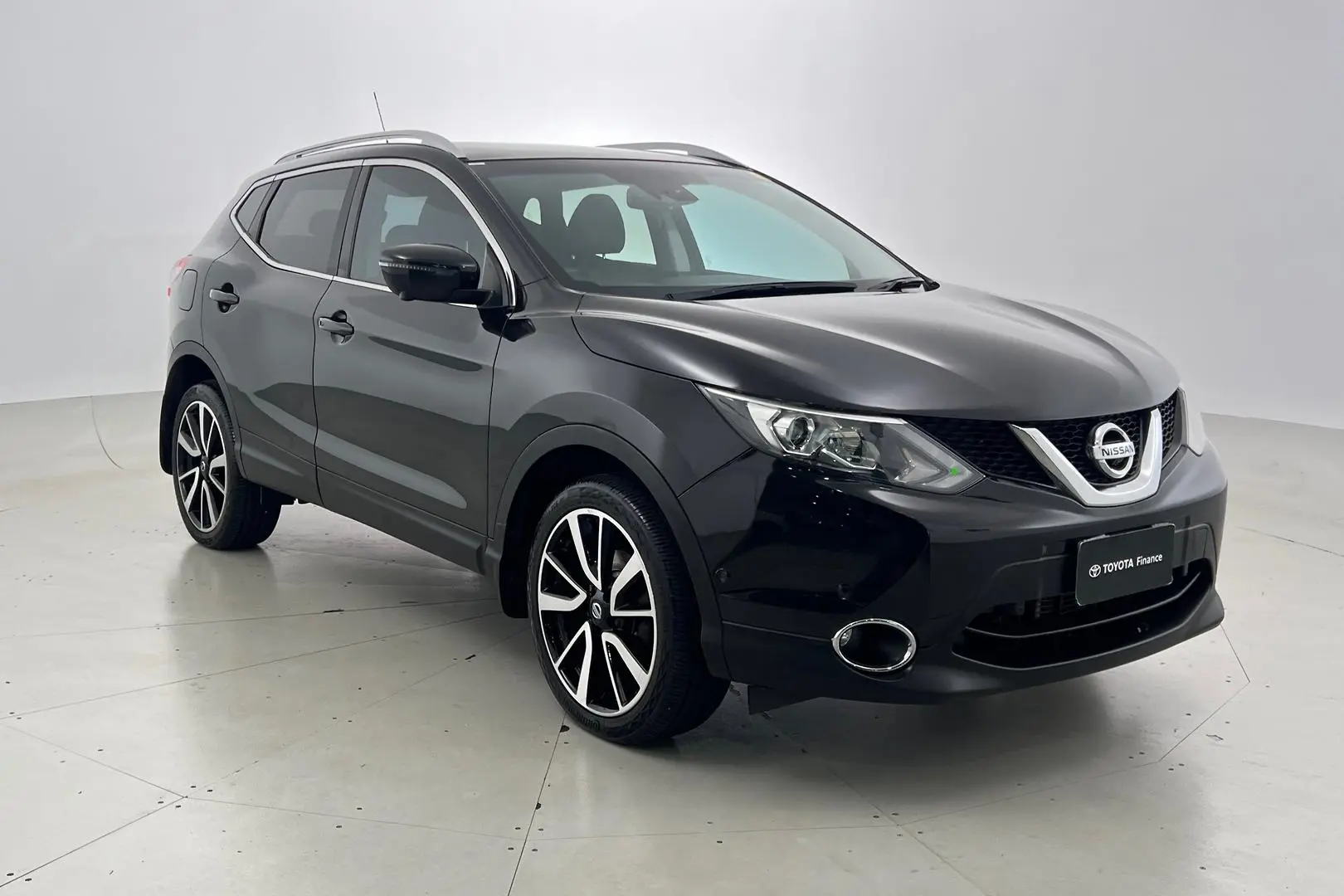2015 Nissan QASHQAI Gallery Image 1