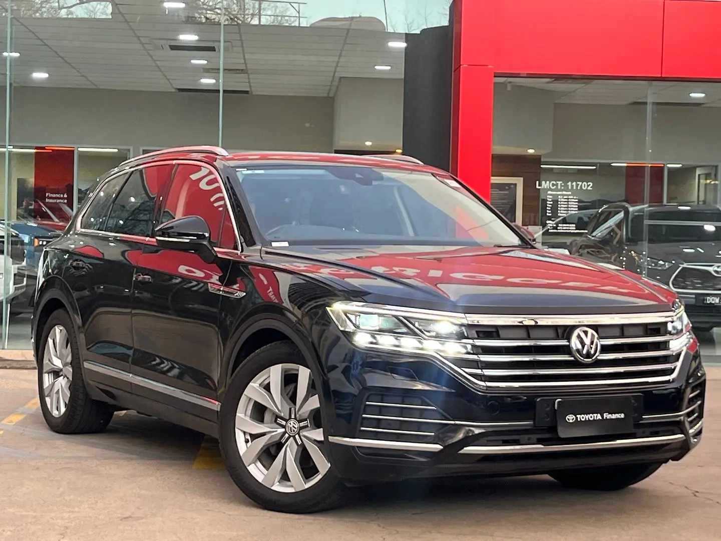 2020 Volkswagen Touareg Gallery Image 1