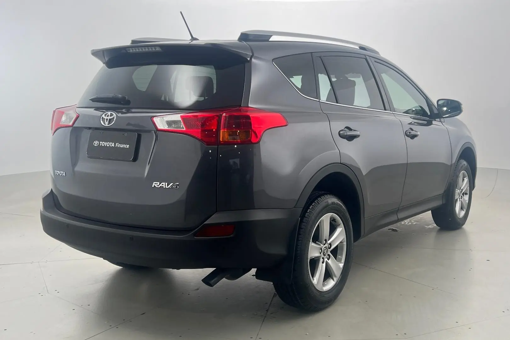 2015 Toyota RAV4 Gallery Image 4