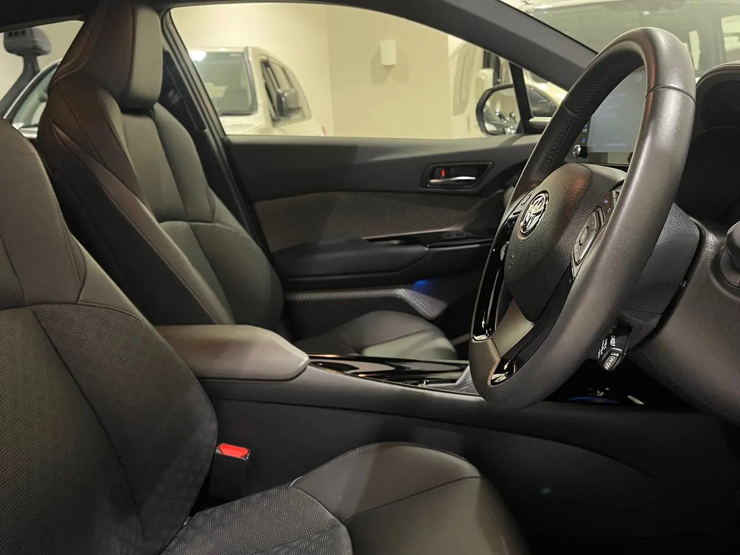 2022 Toyota C-HR Gallery Image 12