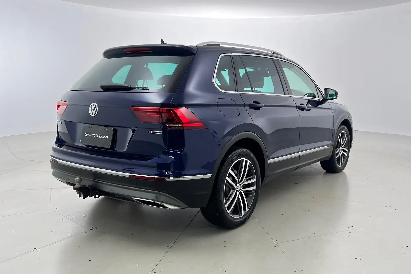 2019 Volkswagen Tiguan Gallery Image 4