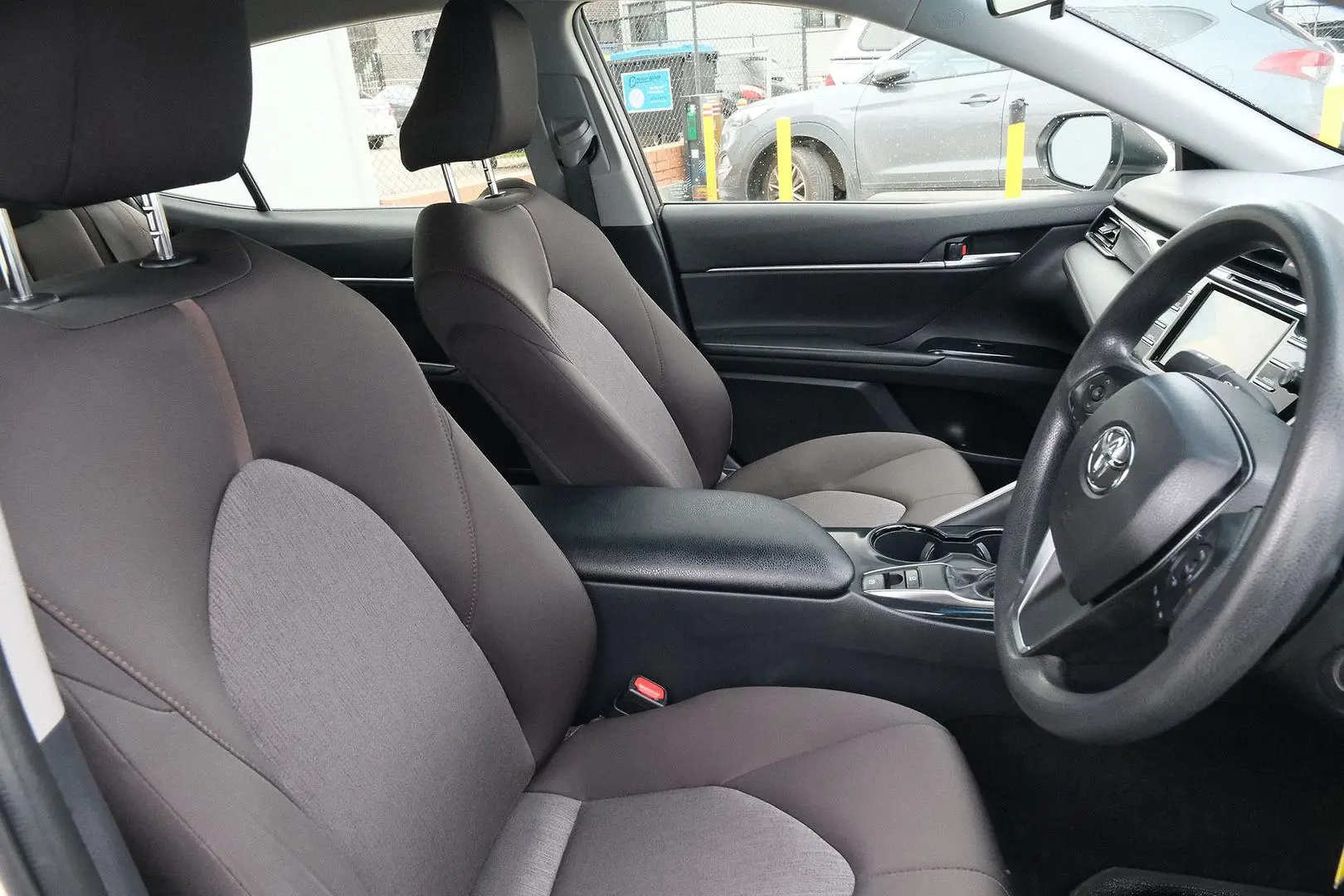 2019 Toyota Camry Gallery Image 12