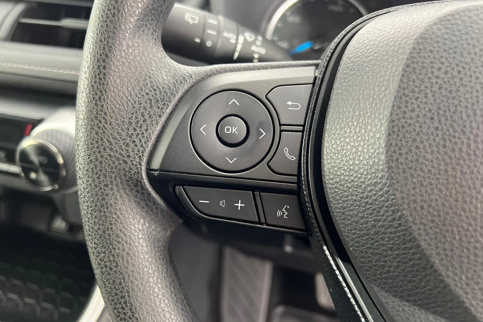 2019 Toyota RAV4 Gallery Image 16
