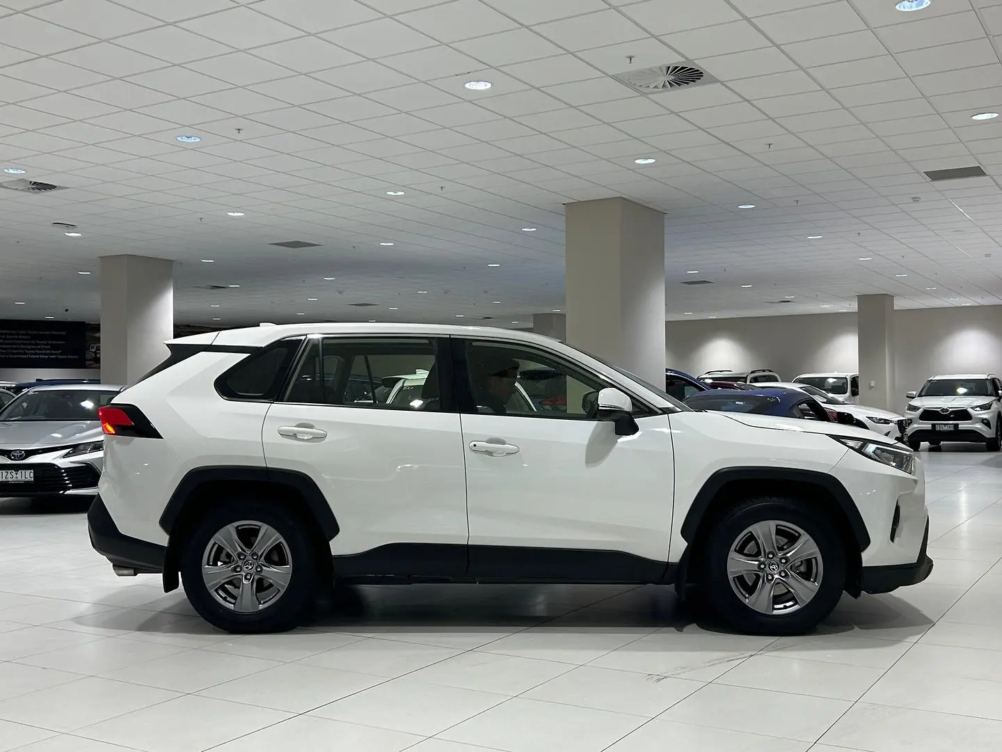 2022 Toyota RAV4 Gallery Image 2