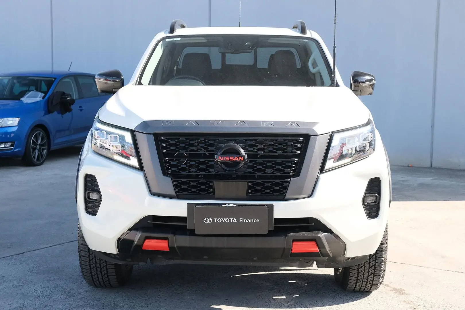 2021 Nissan Navara Gallery Image 3