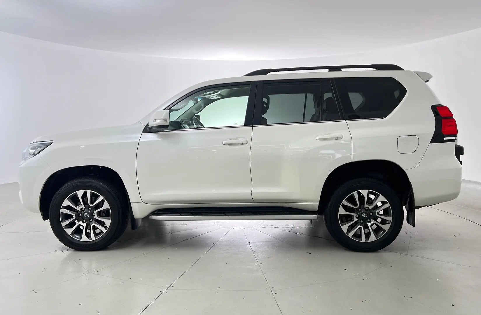 2022 Toyota Landcruiser Prado Gallery Image 7