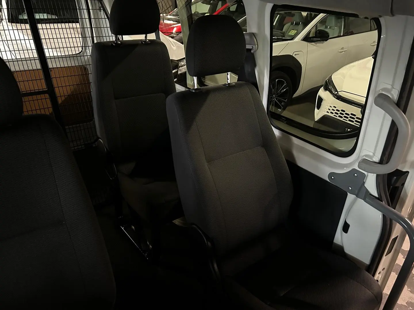 2018 Toyota Hiace Gallery Image 16