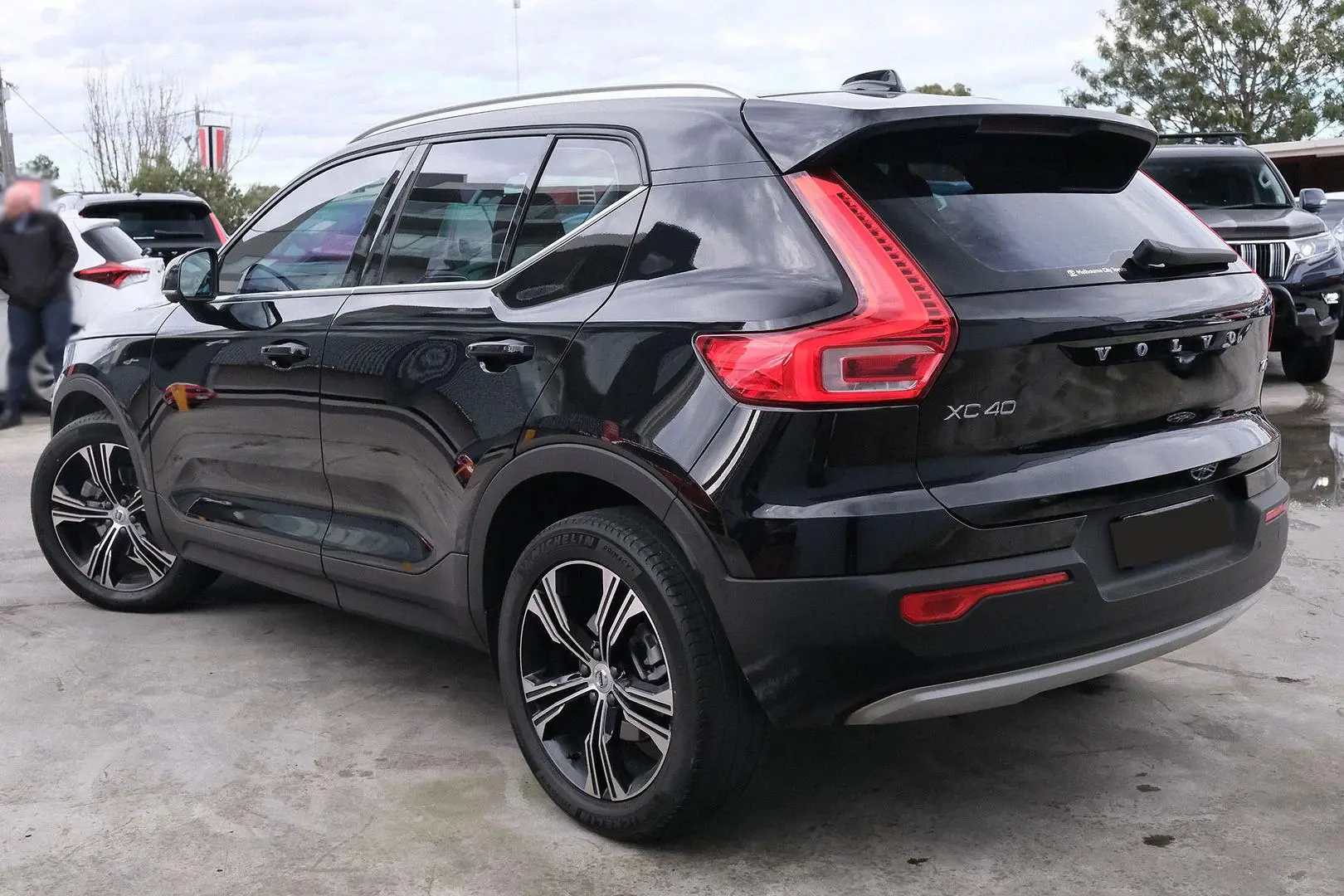 2021 Volvo XC40 Gallery Image 2