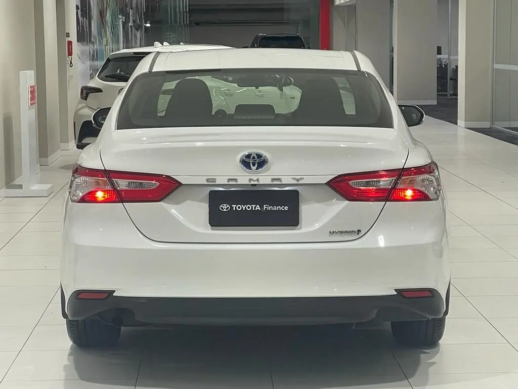 2020 Toyota Camry Gallery Image 9