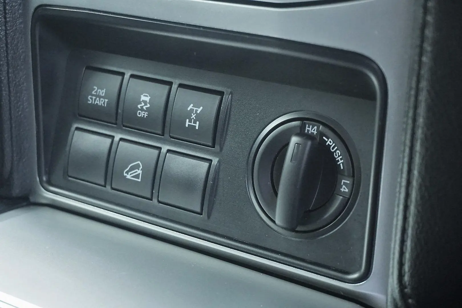 2020 Toyota Landcruiser Prado Gallery Image 15