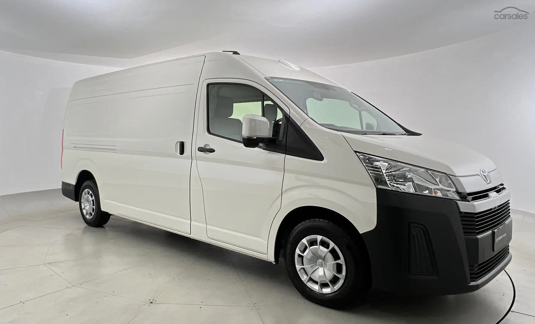 2023 Toyota Hiace Image 1