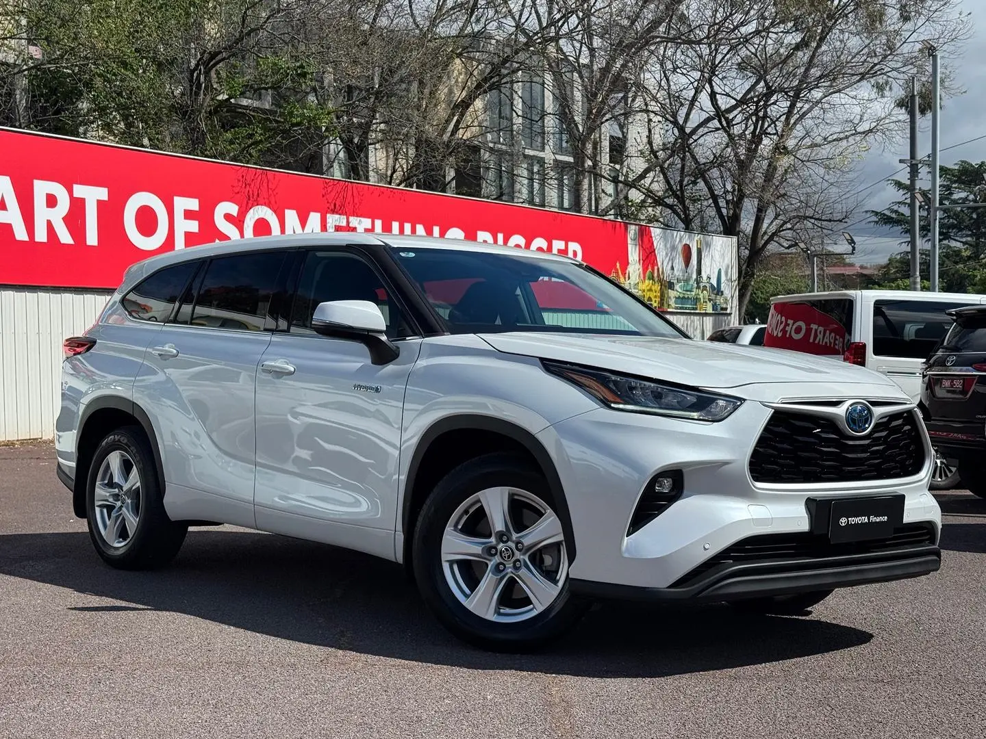 2022 Toyota Kluger Gallery Image 1