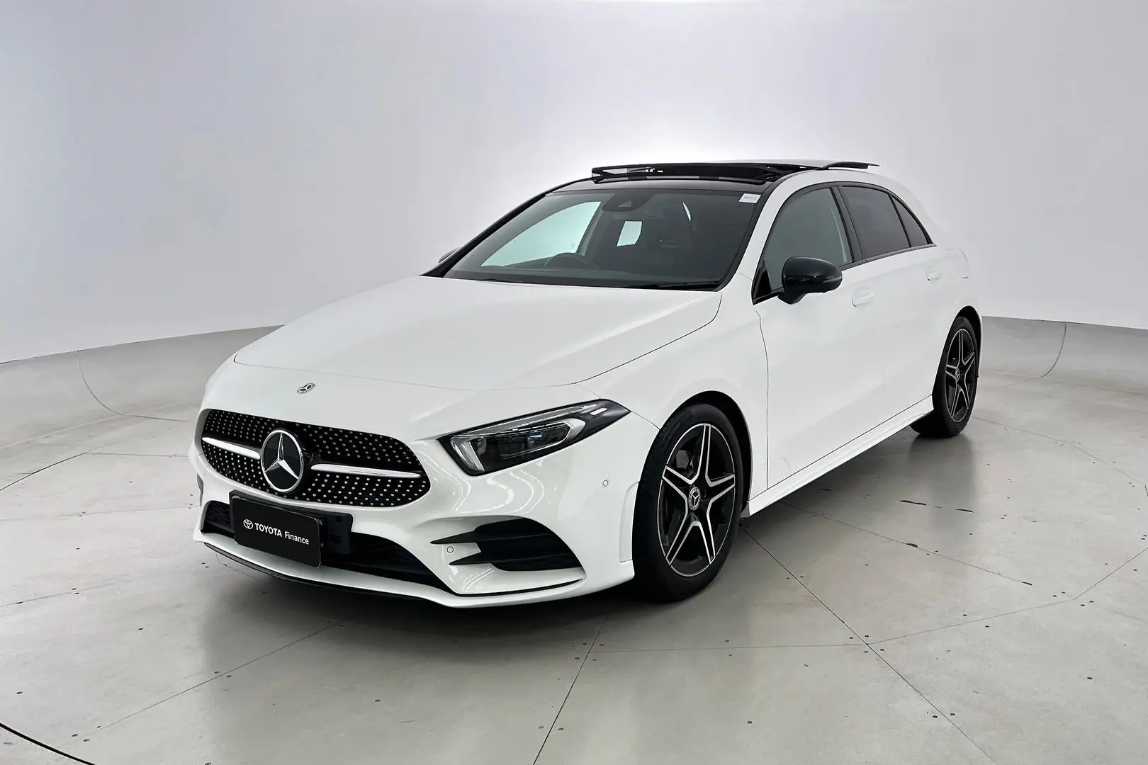 2019 Mercedes-Benz A-Class Gallery Image 9