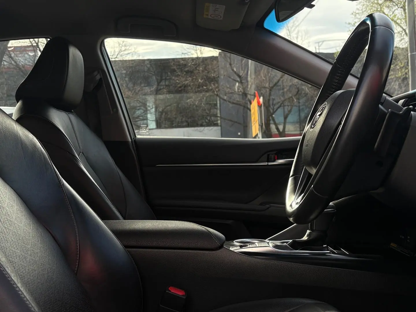 2019 Toyota Camry Gallery Image 11