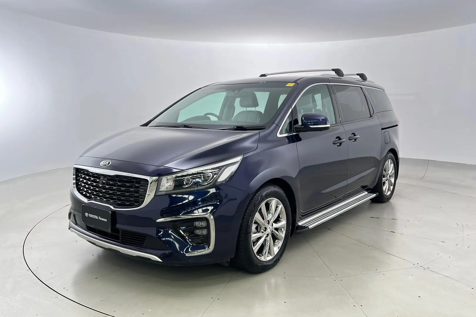 2019 Kia Carnival Gallery Image 8