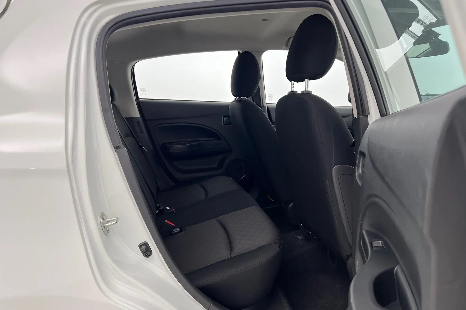 2020 Mitsubishi Mirage Gallery Image 11