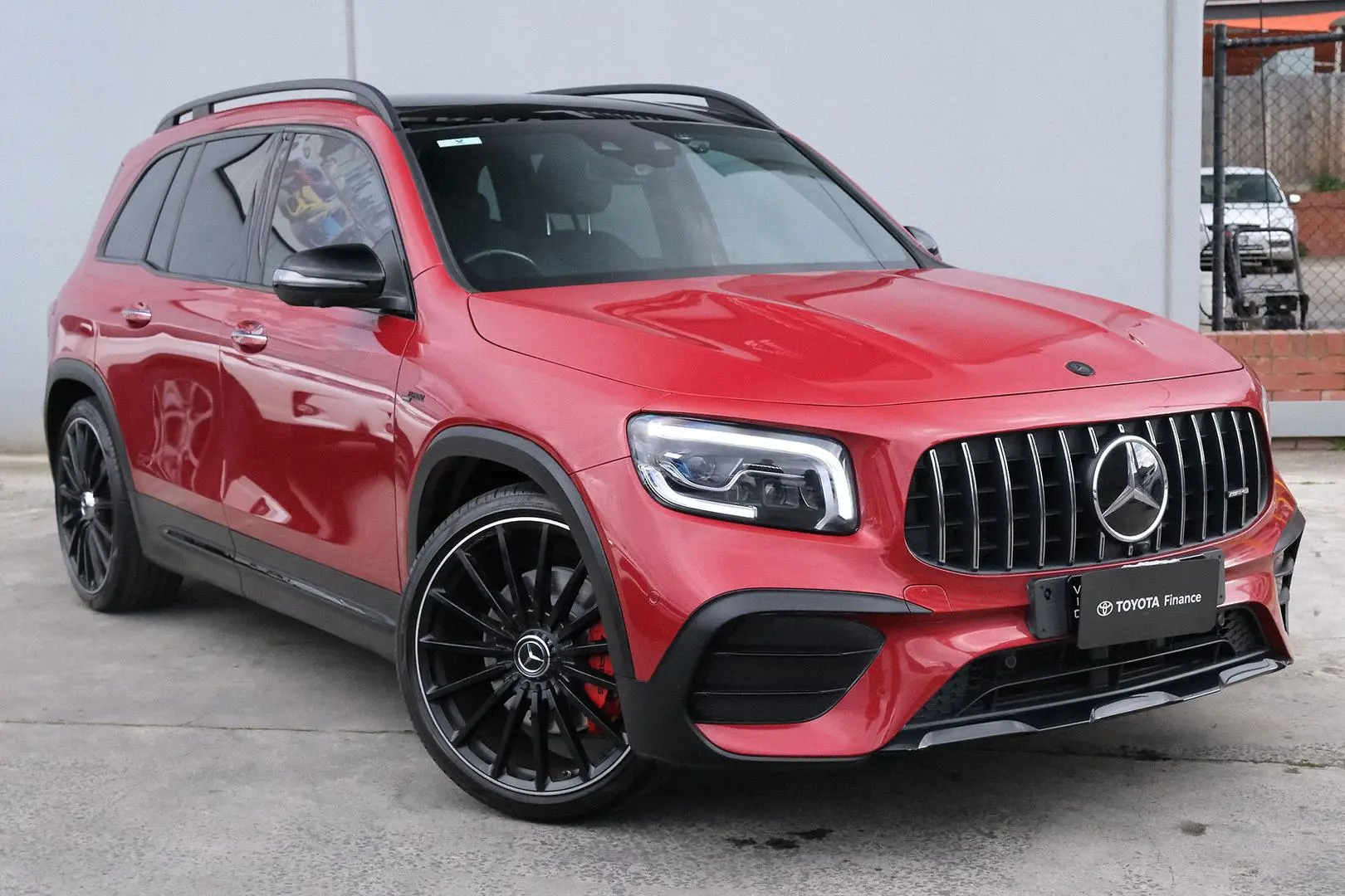 2021 Mercedes-Benz GLB-Class Gallery Image 1
