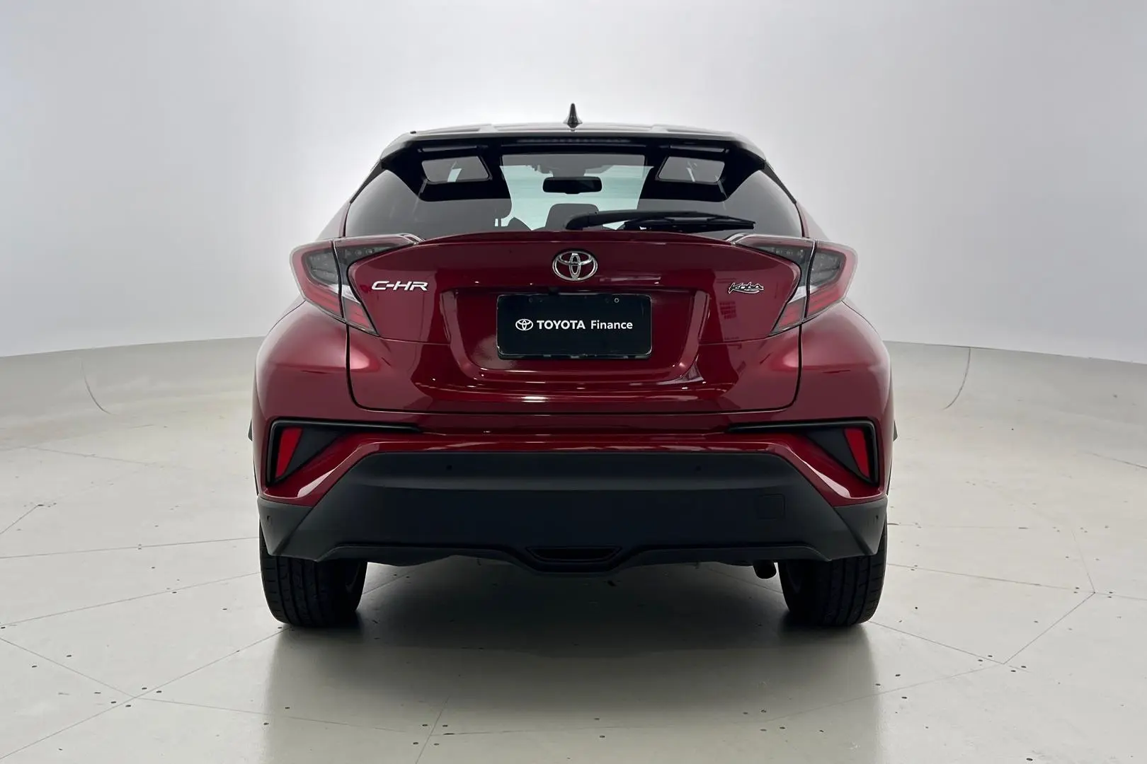 2018 Toyota C-HR Gallery Image 3