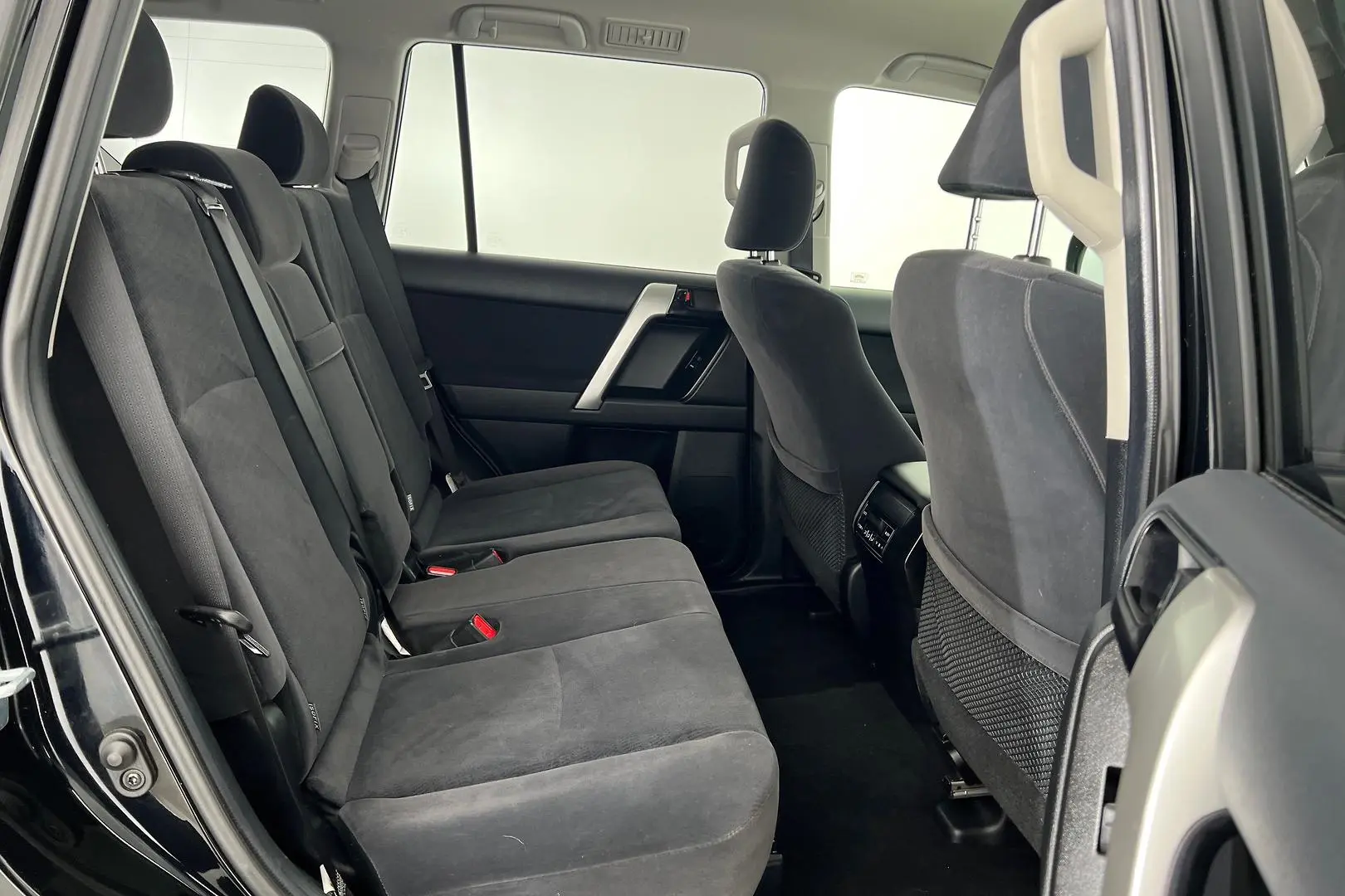 2018 Toyota Landcruiser Prado Gallery Image 19