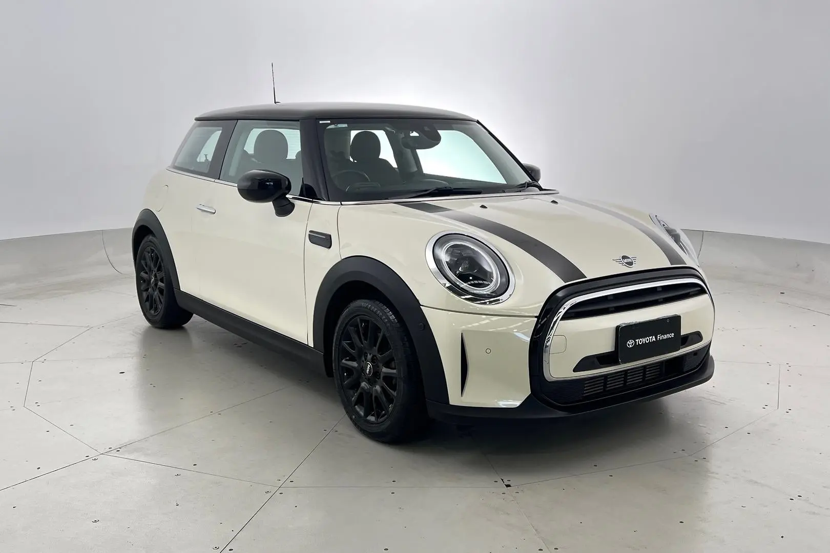 2021 MINI Hatch Gallery Image 1