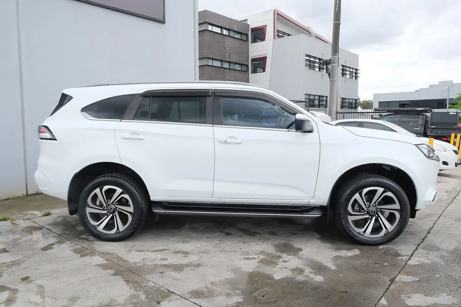 2021 Isuzu MU-X Gallery Image 5