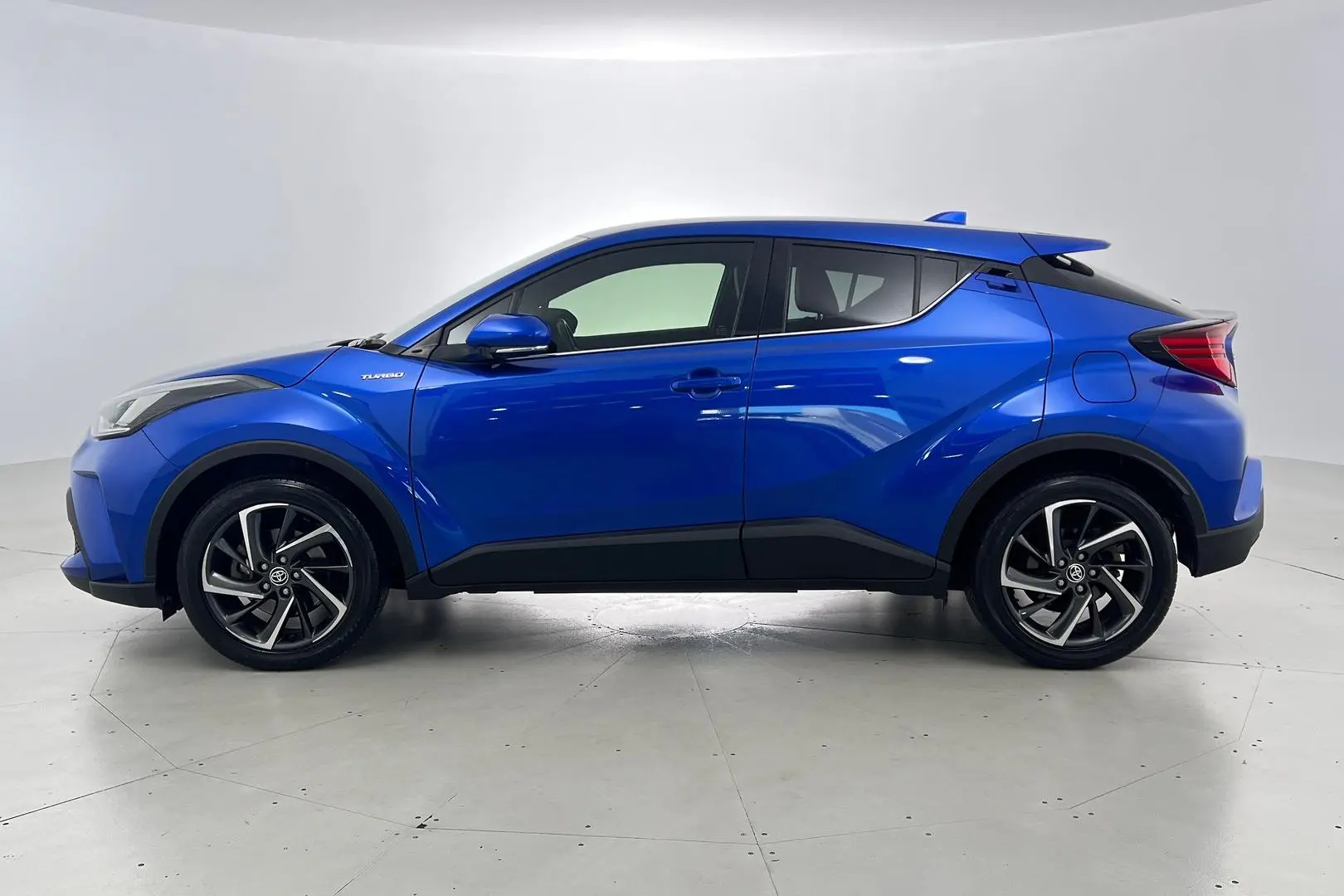 2021 Toyota C-HR Gallery Image 8