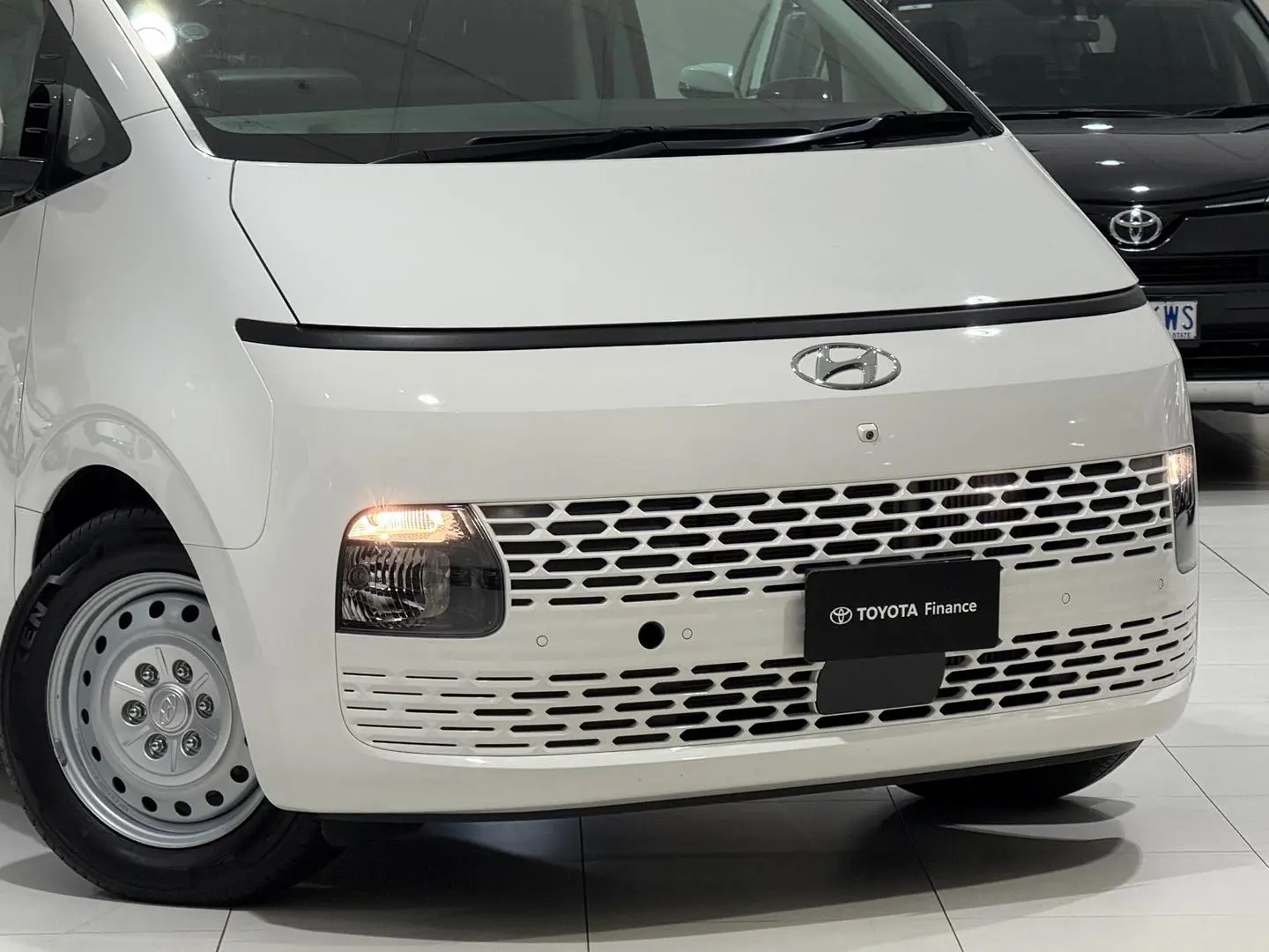2022 Hyundai STARIA LOAD Gallery Image 3