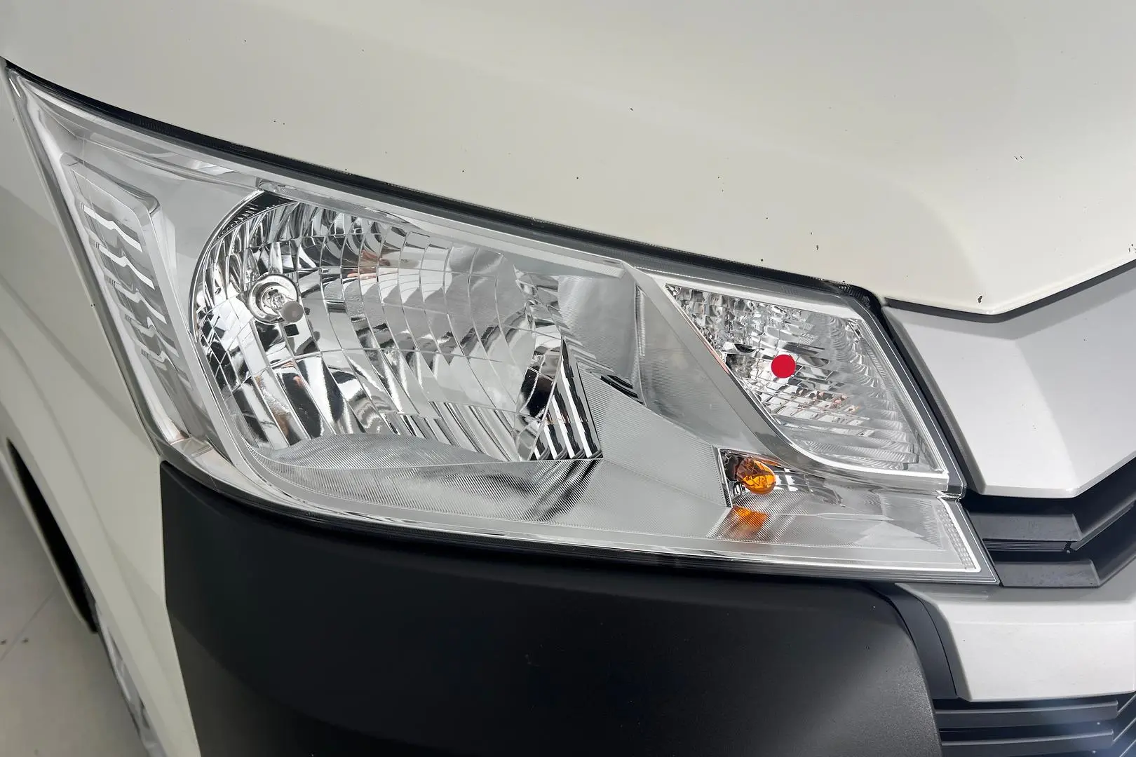 2022 Toyota Hiace Gallery Image 15