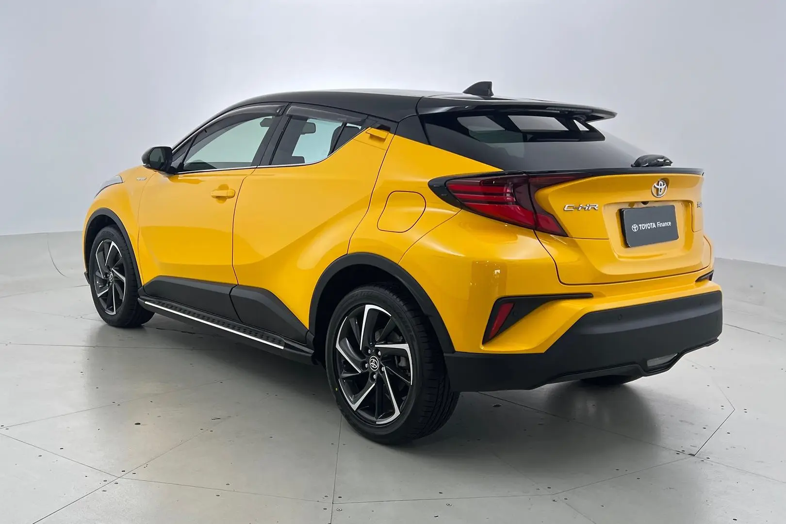 2021 Toyota C-HR Gallery Image 8