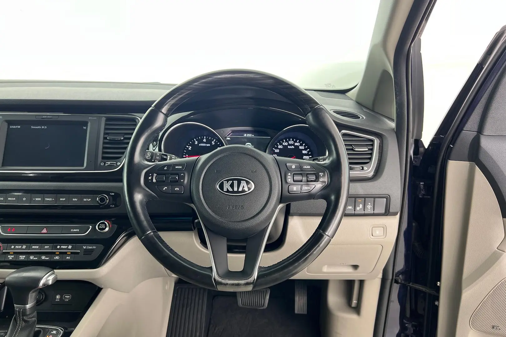 2019 Kia Carnival Gallery Image 14