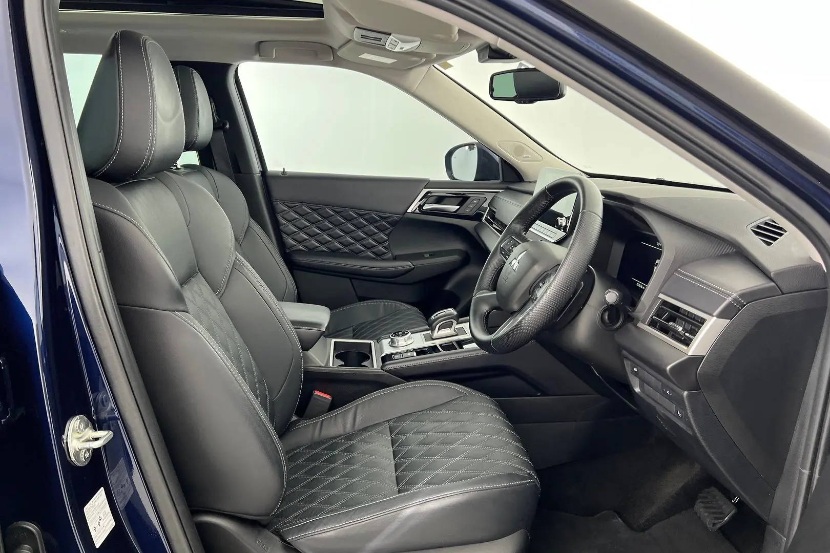 2022 Mitsubishi Outlander Gallery Image 11
