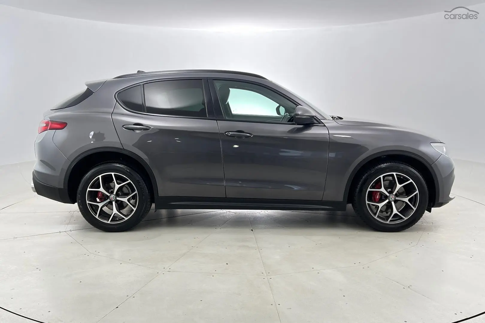 2018 Alfa Romeo Stelvio Image 3