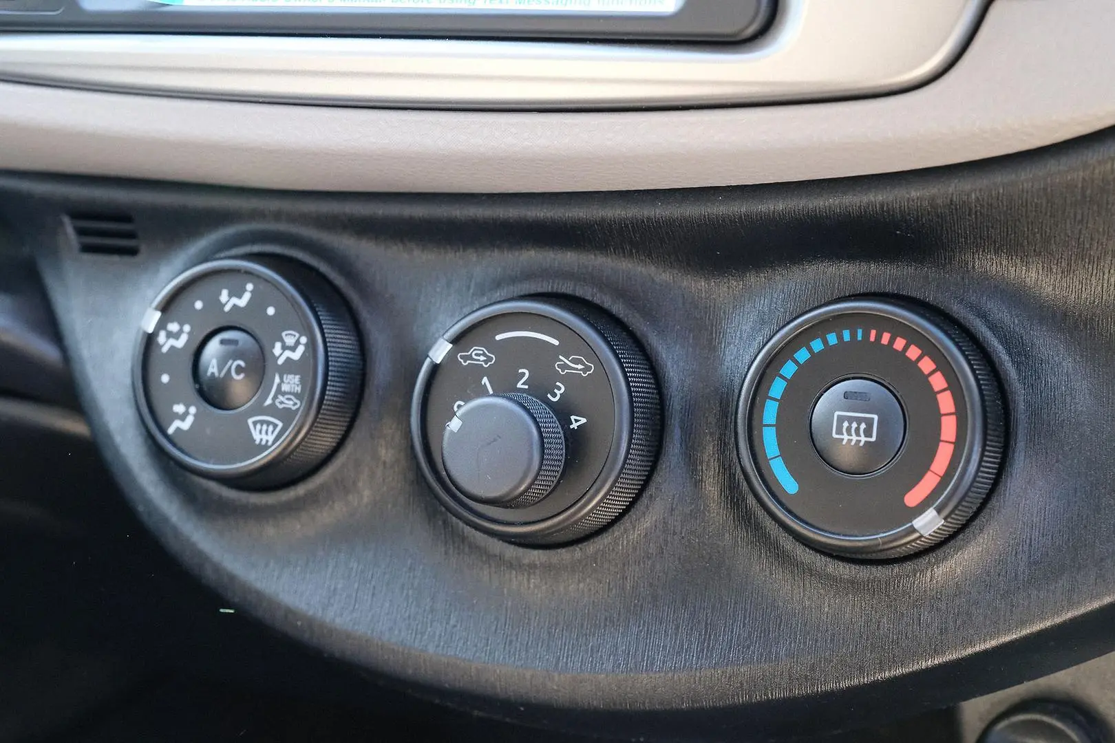 2013 Toyota Yaris Gallery Image 17