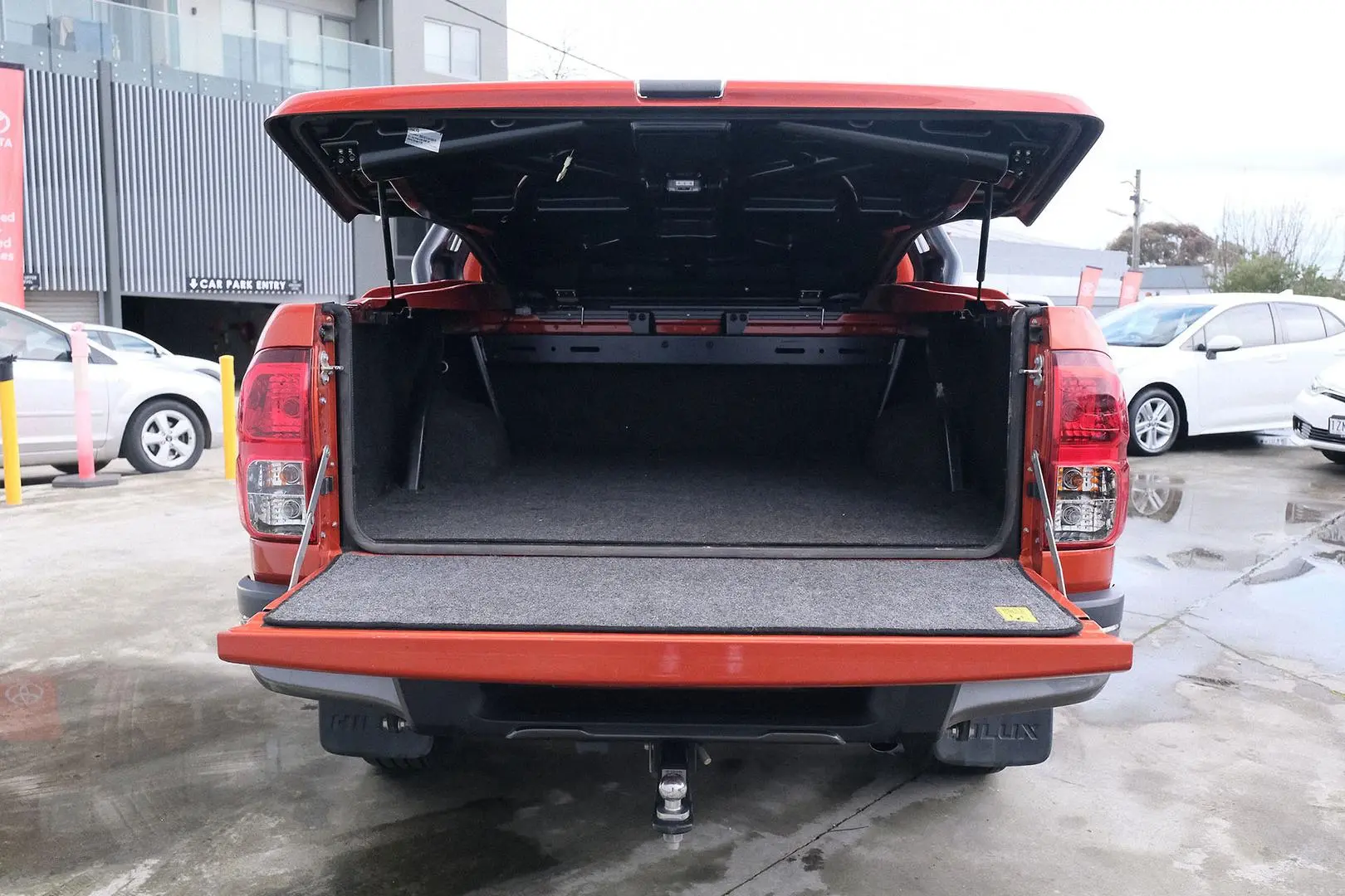 2020 Toyota Hilux Gallery Image 11