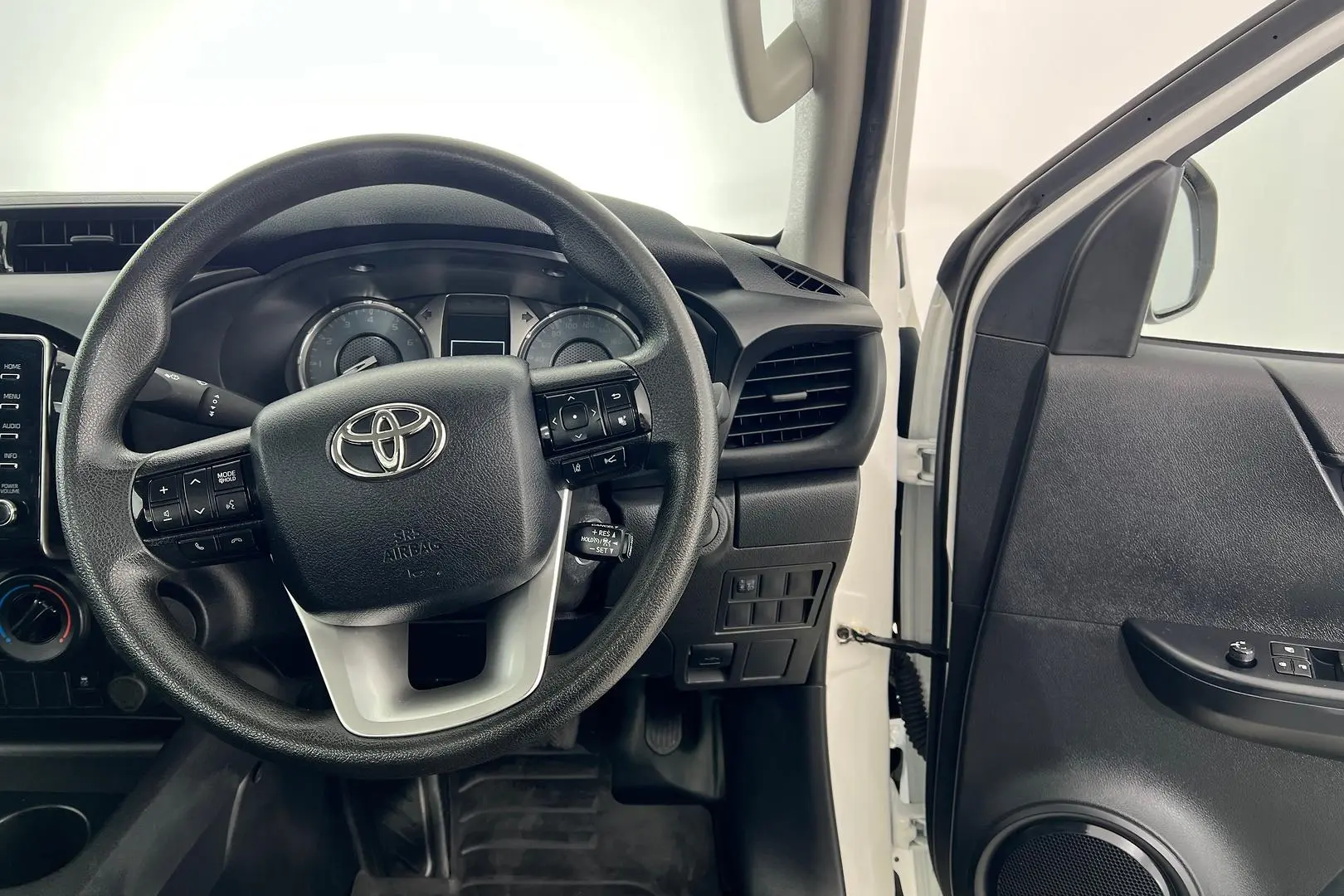 2023 Toyota Hilux Gallery Image 15
