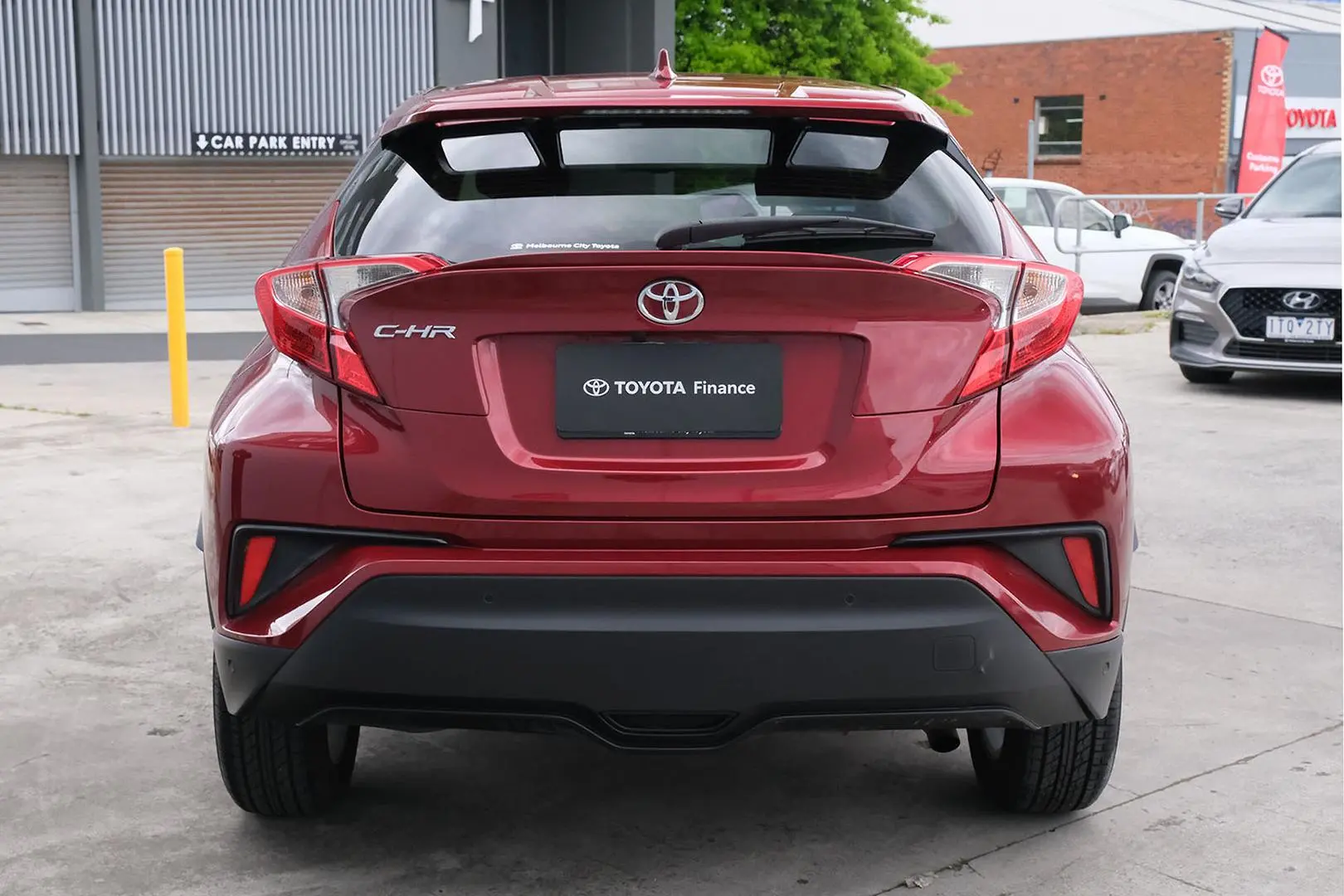 2018 Toyota C-HR Gallery Image 4