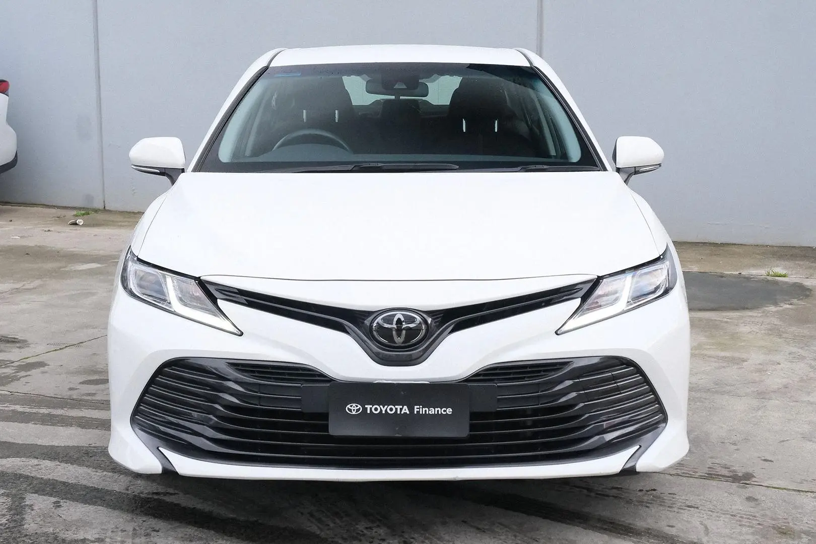 2019 Toyota Camry Gallery Image 3