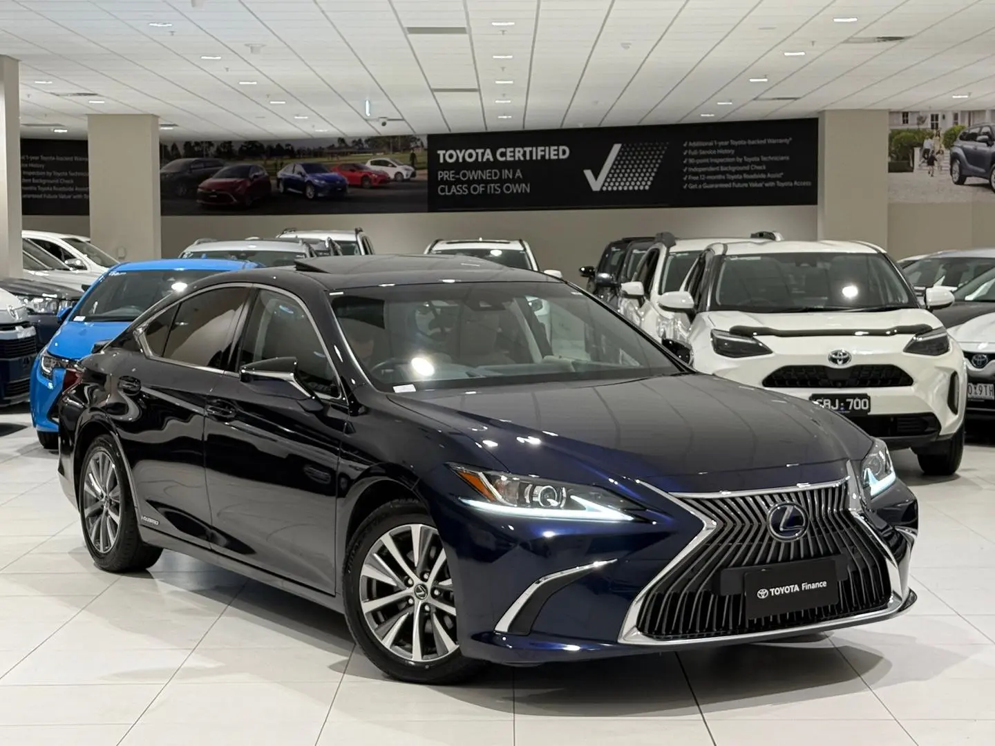 2020 Lexus ES Gallery Image 1