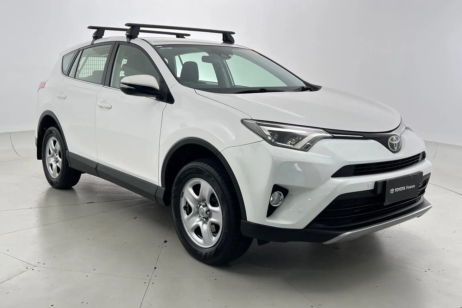 2017 Toyota RAV4 Gallery Image 1