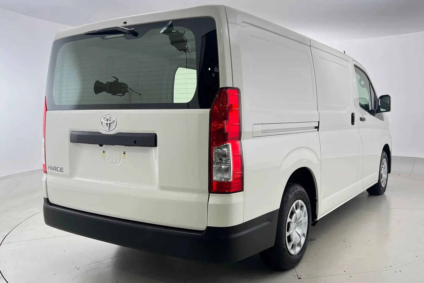 2022 Toyota Hiace Gallery Image 8